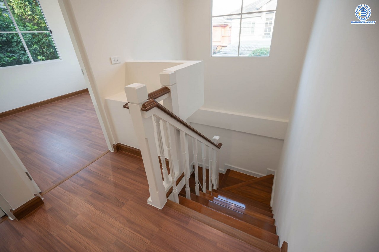 บ้านมือสองตกแต่งใหม่ โครงการ ชัยพฤกษ์2 ราชพฤกษ์-ติวานนท์ เนื้อที่ 54.4 ตร.ว. ฟังก์ชัน 3 ห้องนอน 2 ห้องน้ำ จอดรถได้ 2 คัน บรรยากาศเงียบสงบเป็นส่วนตัว สิ่งอำนวยความสะดวกมากมาย! บนทำเลศักยภาพ หน้าโครงการติดถนนใหญ่ เชื่อมต่อถนนราชพฤกษ์ ใกล้จุดขึ้นทางด่วน "ศรีสมาน"...